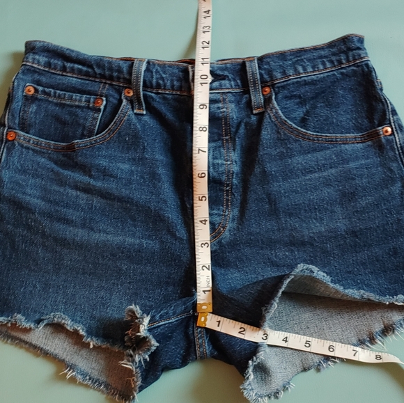 Levi's®501® Original Fit High Rise Women's Shorts - Picture 5 of 8